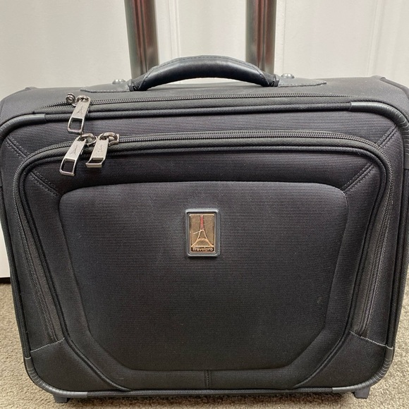 TravelPro Platinum Magna Deluxe Rolling Tote Carry-on w/Computer Sleeve Black - Picture 2 of 7